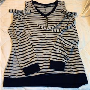 Alison Andrews Cold Shoulder Size L